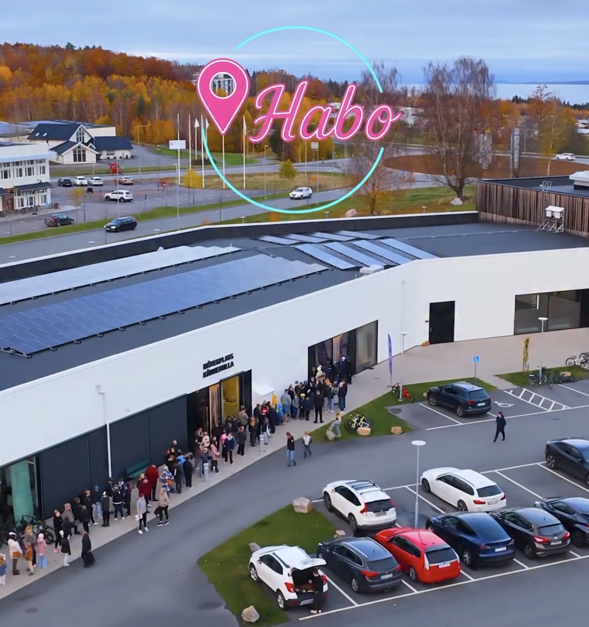 Kö utanför Mr. Candy i Habo